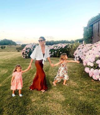 Francesca Simeone with her mom Carla Pereyra and sister.